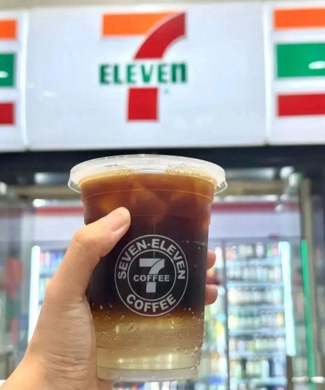 从濒临破产到全球第一，日本7-11的3个经营哲学，特别适合今天消费紧缩的时代