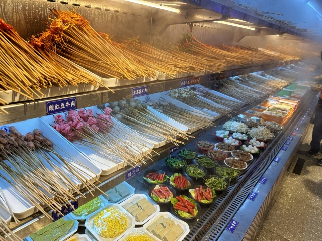 川式串串香全国连锁实践:从街边小店到标准化品牌运营 川式串串香全国连锁实践:从街边小店到标准化品牌运营