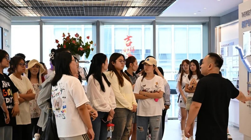 内蒙古农业大学优秀学子走进和记怡情娱乐官网,在深圳总部感悟连锁方法论与善良哲学! 内蒙古农业大学优秀学子走进和记怡情娱乐官网,在深圳总部感悟连锁方法论与善良哲学!