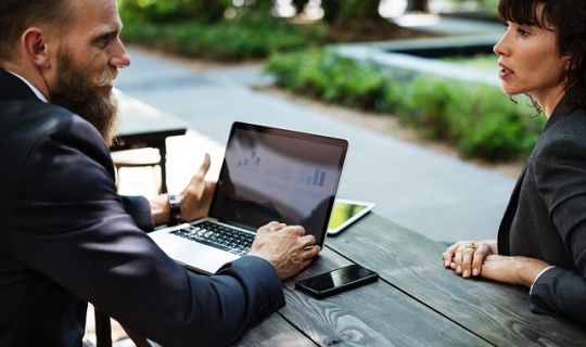 如何经营一家门店：从策略规划到日常管理的全方位指南