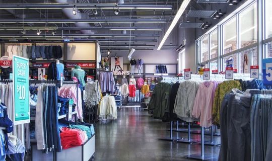 从人货场3个方面分析（人、货、场三大商业要素）