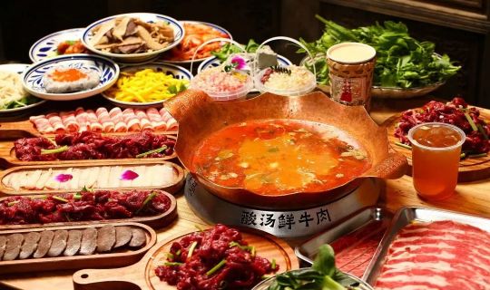 火锅连锁经营模式分析：从底料到门店的商业逻辑