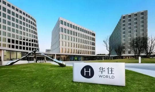 内卷市场，只剩连锁这条路了！华住Q2净利暴增44.7%