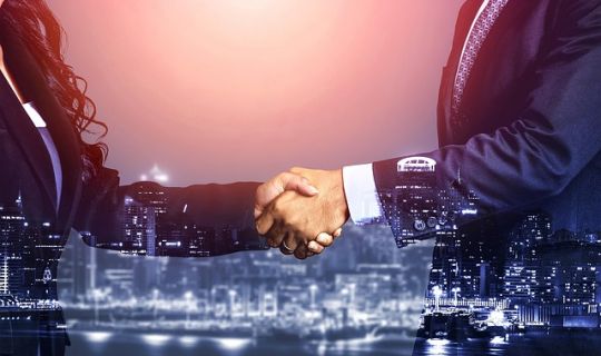 连锁企业跨城市扩张：直营还是加盟？